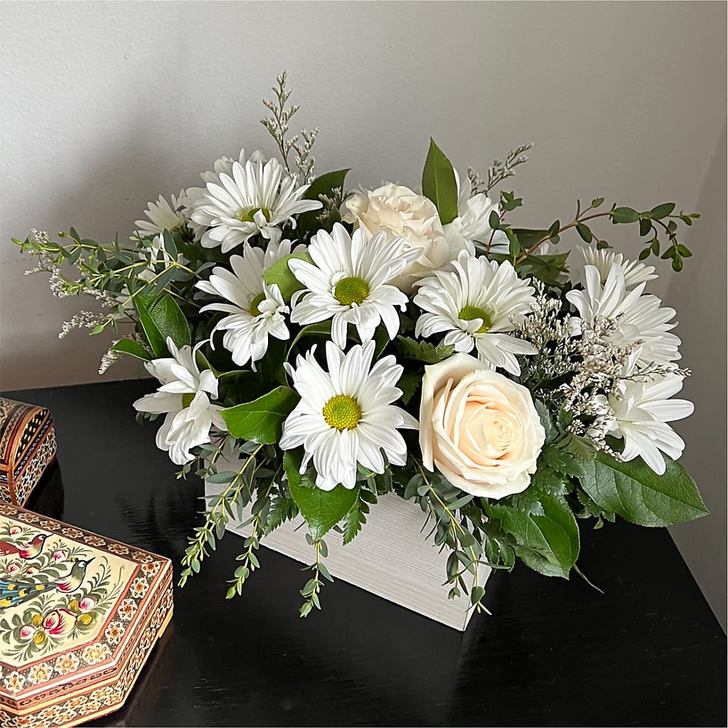 Fresh Linen Box Bouquet – Natural Flowers Llc, Centreville VA