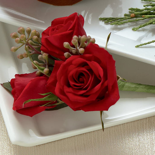 Red Spray Rose Boutonniere –  Natural Flowers Llc, Centreville VA
