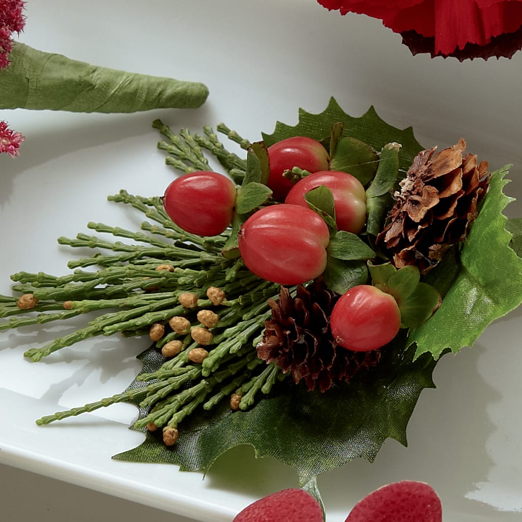 Red Berry Boutonniere –  Natural Flowers Llc, Centreville VA
